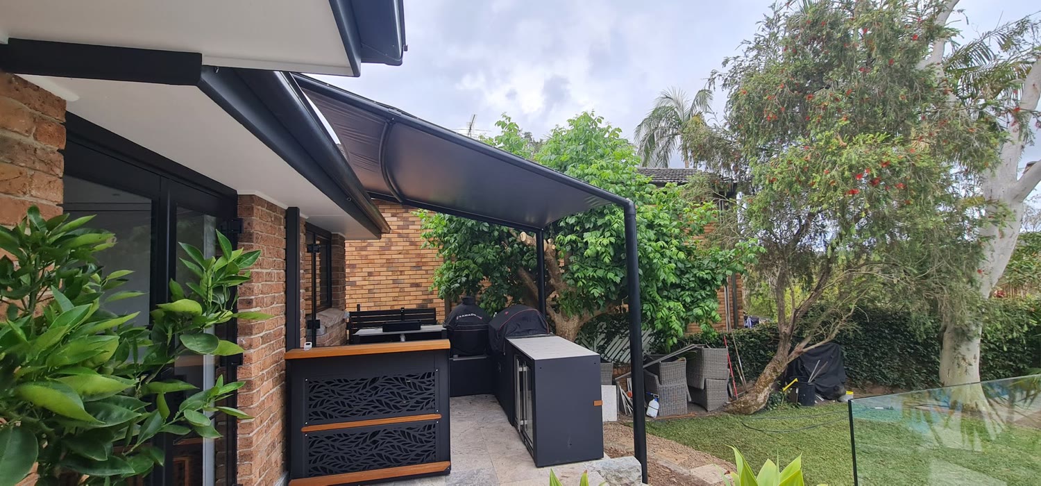 Backyard canopy & outdoor kitchen